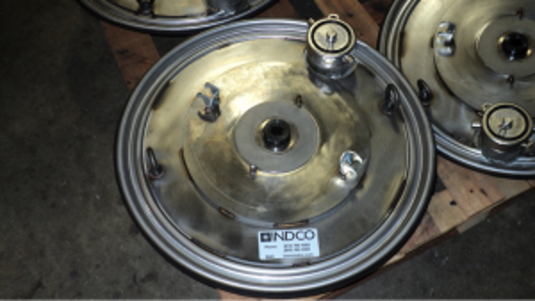 Custom drum lid for industrial mixing